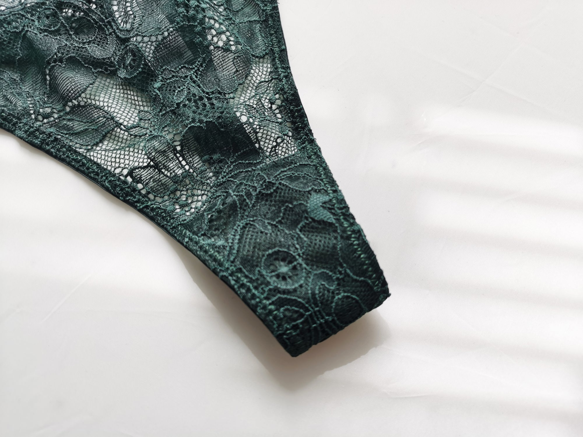 YIJUE Sexy Lace Underwear High-Cut Brief Thong