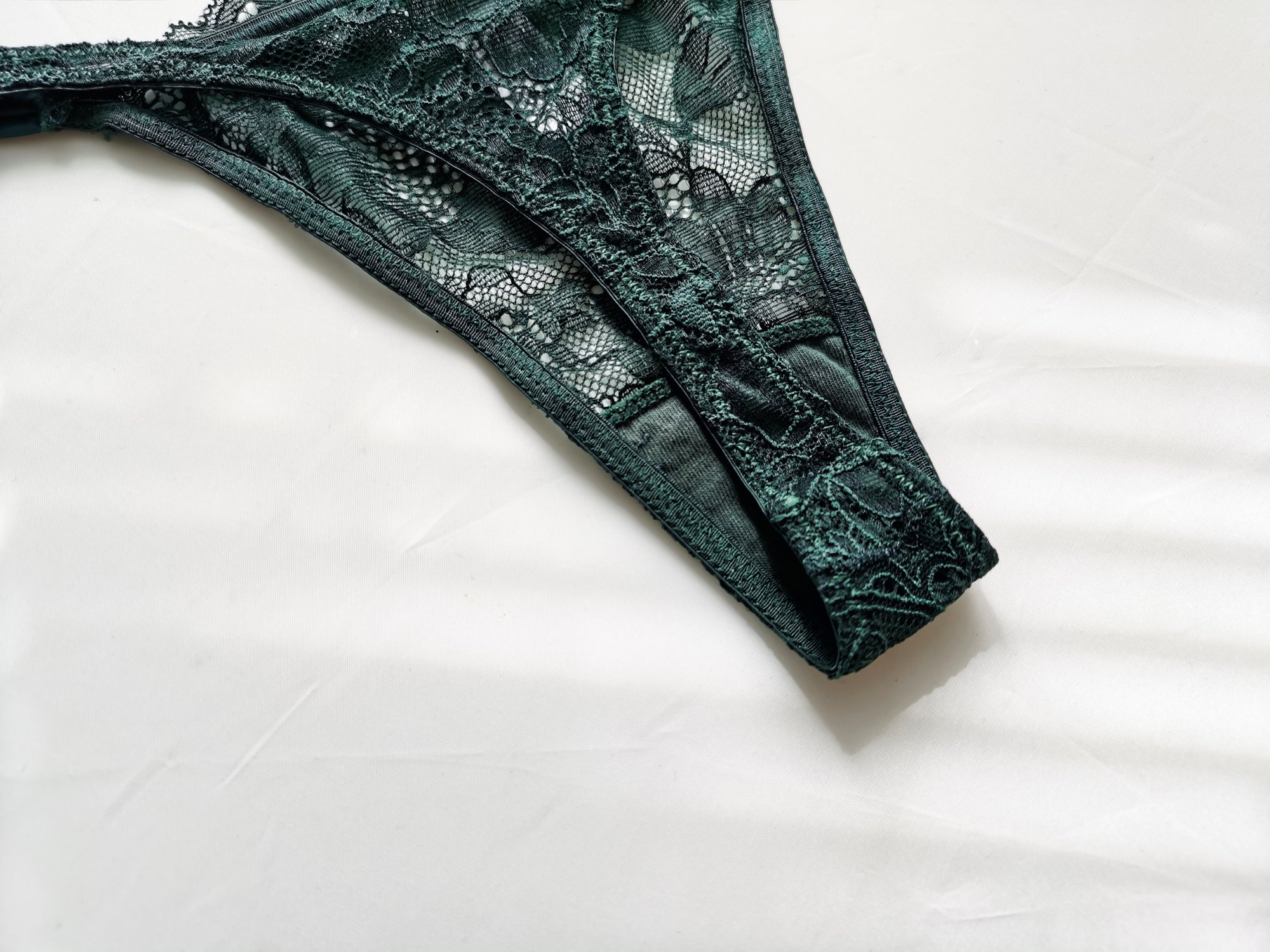 YIJUE Sexy Lace Underwear High-Cut Brief Thong