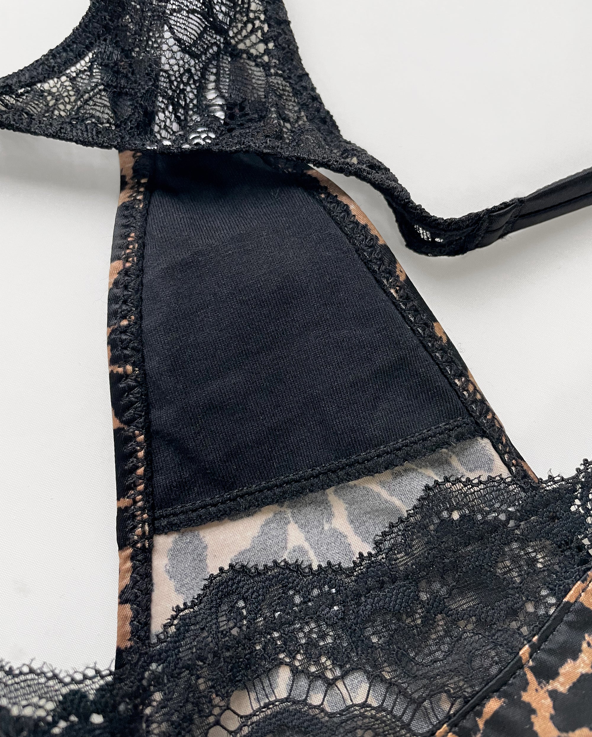 JIYUE High-Waist Metal Ring Lace Panty - Adjustable & Sculpting