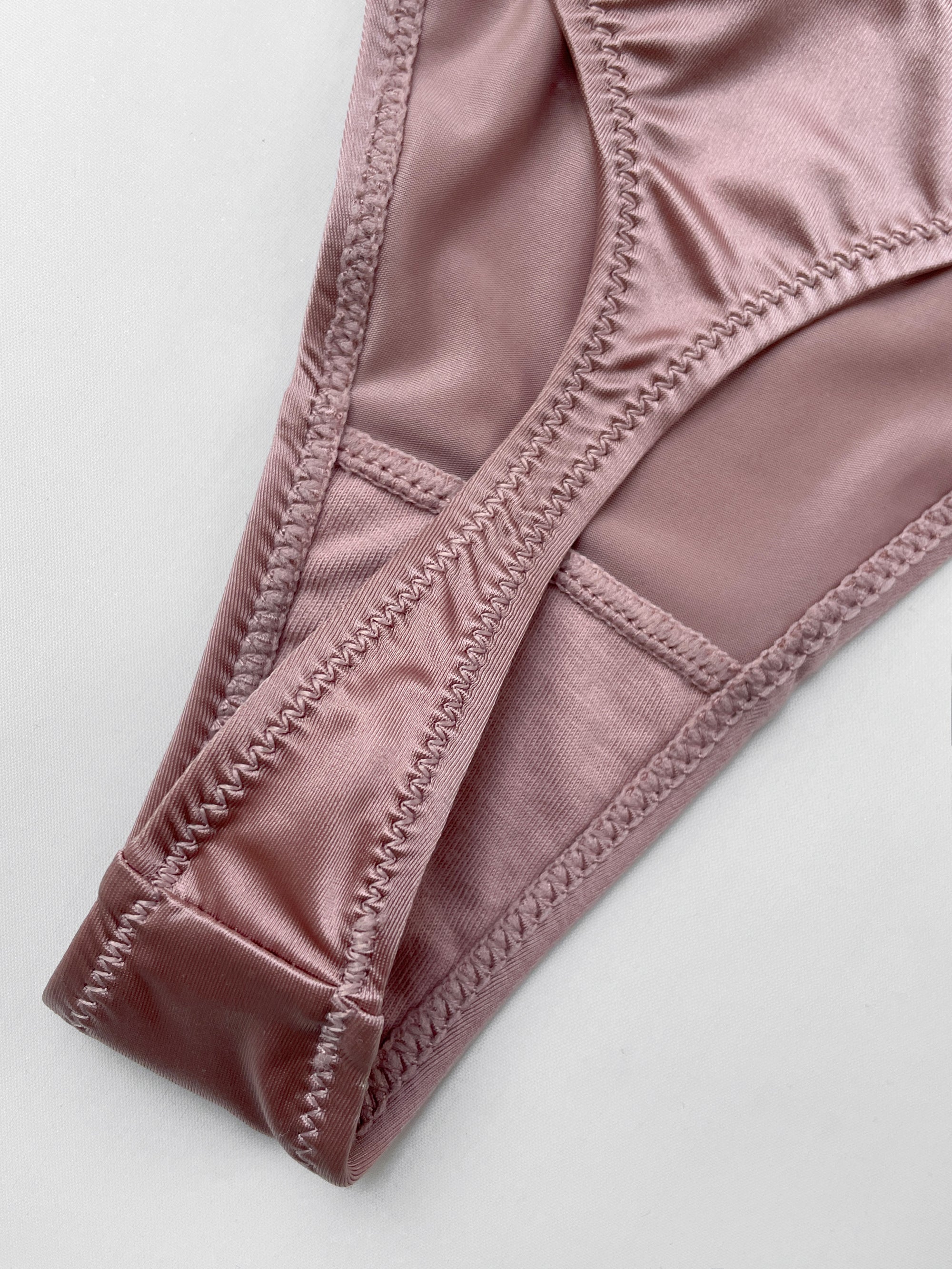 JIYUE Sculpting Half-Cover Hipster - Sexy Metallic G-String