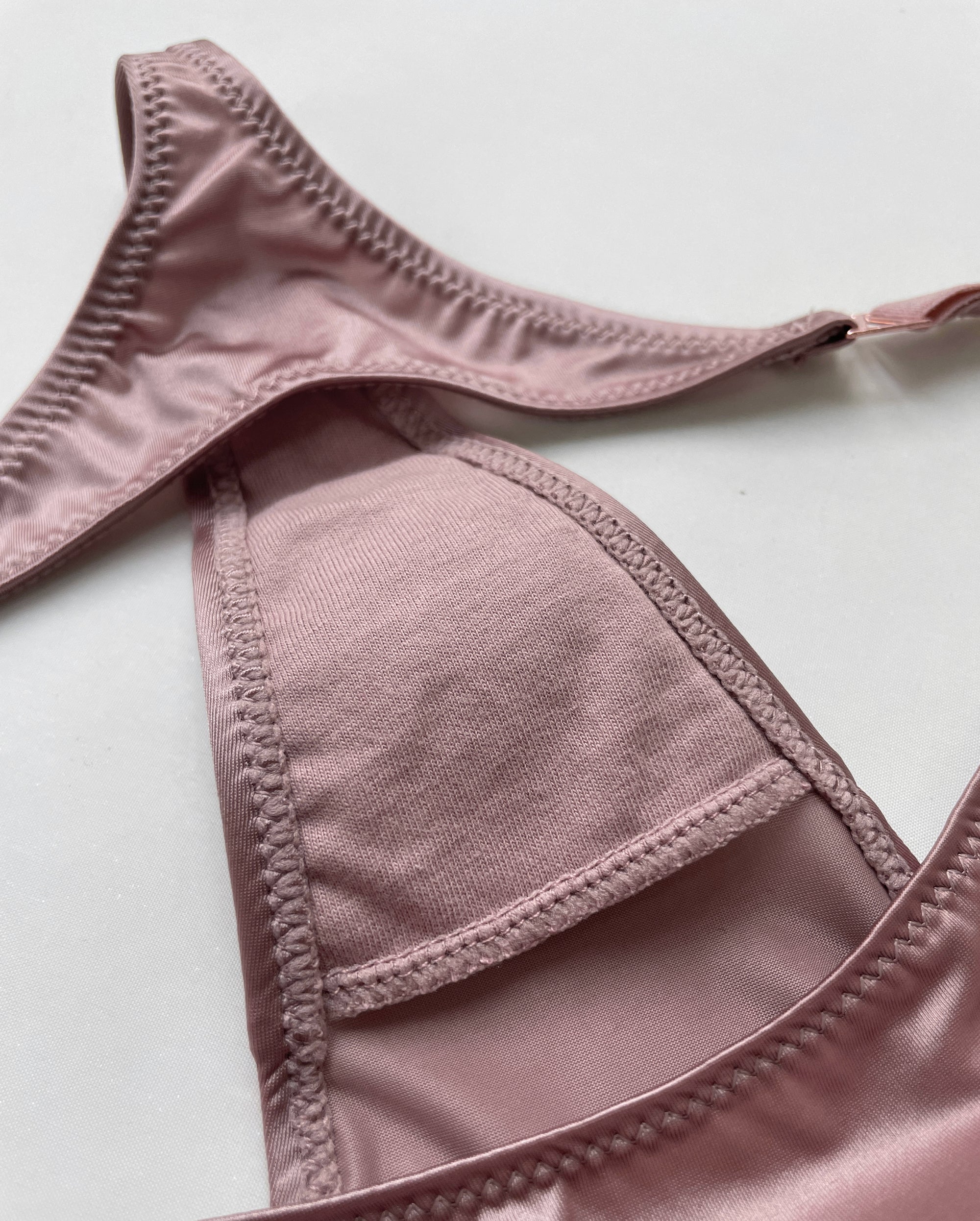 JIYUE Sculpting Half-Cover Hipster - Sexy Metallic G-String